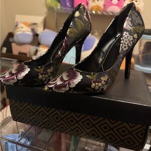 Charles David Black Floral Heels